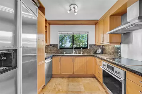 Kitchen - 209 Enid Dr #36, Key Biscayne, FL 33149 photo 3 of 3