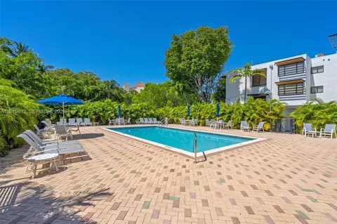Exterior - 209 Enid Dr #36, Key Biscayne, FL 33149 photo 7 of 17