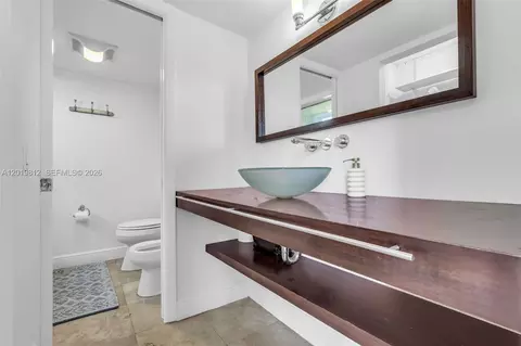 Bath - 209 Enid Dr #36, Key Biscayne, FL 33149 photo 3 of 6