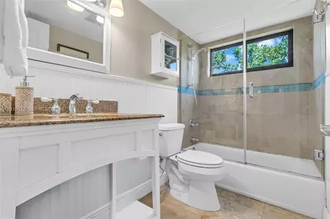 Bath - 209 Enid Dr #36, Key Biscayne, FL 33149 photo 5 of 6