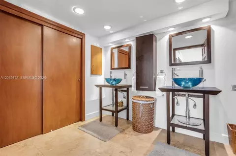Bath - 209 Enid Dr #36, Key Biscayne, FL 33149 photo 1 of 6