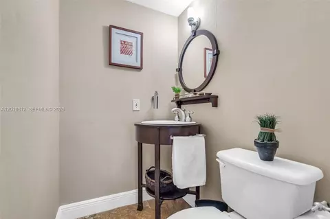 Bath - 209 Enid Dr #36, Key Biscayne, FL 33149 photo 6 of 6
