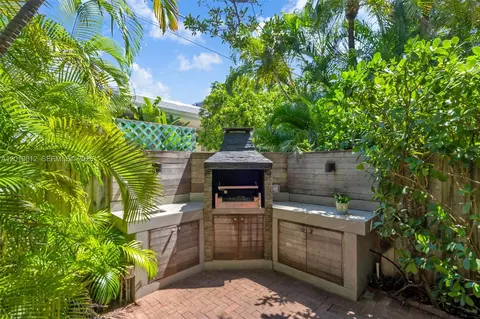 Exterior - 209 Enid Dr #36, Key Biscayne, FL 33149 photo 4 of 17