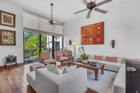 Living - 209 Enid Dr #36, Key Biscayne, FL 33149 photo 2 of 3