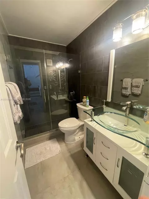 Bath - 7345 SW 148th Ct, Miami, FL 33193 photo 1 of 4