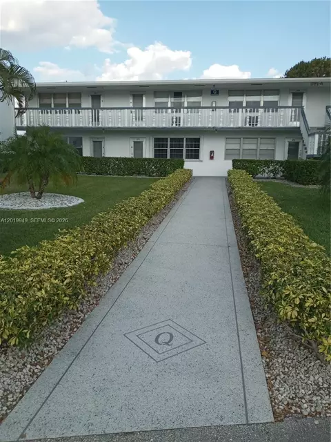 390 Windsor Q #390, West Palm Beach, FL 33417