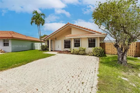 8359 NW 189th St Rd, Hialeah, FL 33015