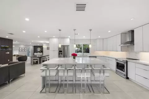 600 NE 4th St, Pompano Beach, FL 33060