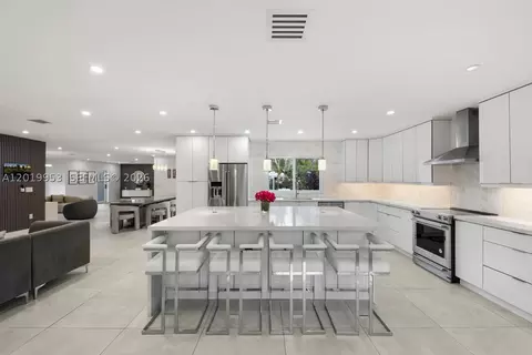 600 NE 4th St, Pompano Beach, FL 33060