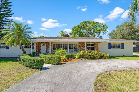 8200 SW 164th St, Palmetto Bay, FL 33157