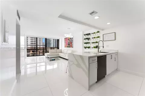 600 NE 36th St #1111, Miami, FL 33137