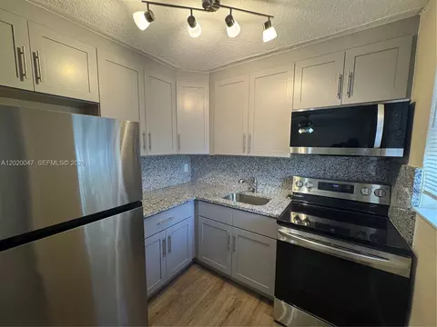 707 S 19th Ave #2, Hollywood, FL 33020