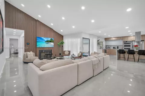 136 Greens Rd, Hollywood, FL 33021