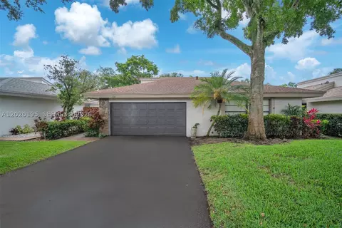 136 Greens Rd, Hollywood, FL 33021