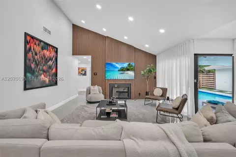 136 Greens Rd, Hollywood, FL 33021