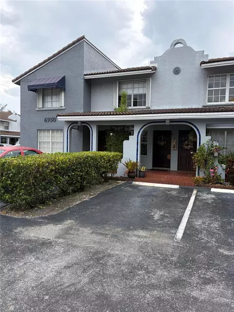 6950 NW 173rd Dr #2202, Hialeah, FL 33015