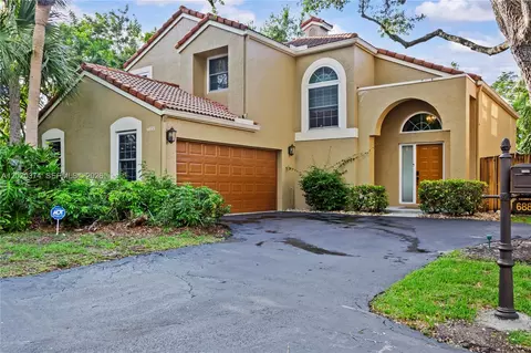 6885 NW 75th Pl, Parkland, FL 33067