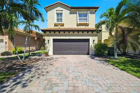 977 NE 37th Pl, Homestead, FL 33033
