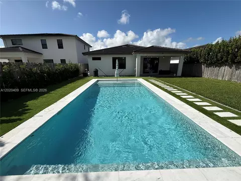2945 SE 3rd St, Homestead, FL 33033