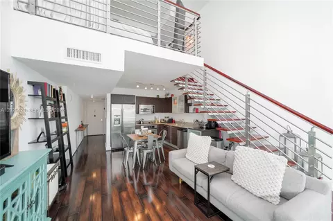41 SE 5th St #704, Miami, FL 33131
