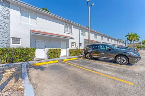 8025 NW 8th St #13, Miami, FL 33126