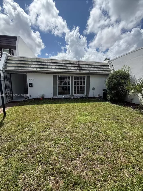 7443 Twin Sabal Dr, Miami Lakes, FL 33014
