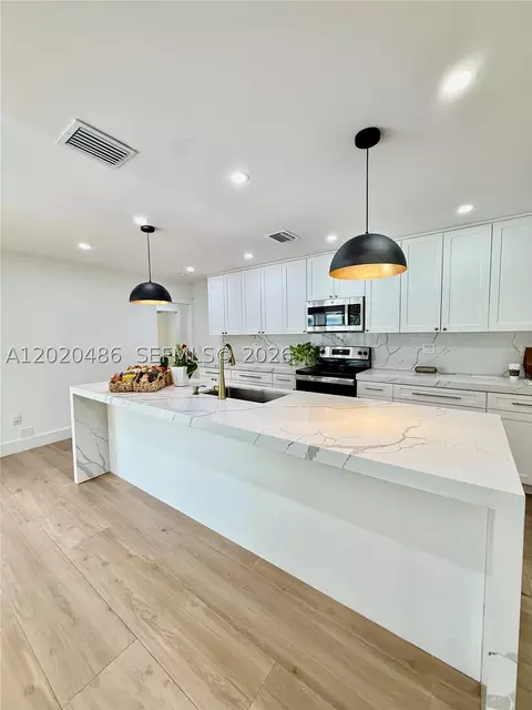 9939 NW 19th St, Coral Springs, FL 33071