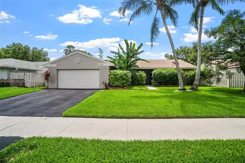 1070 Cedar Creek Way, Davie, FL 33325