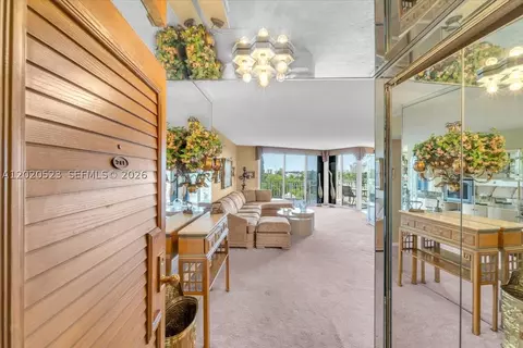 1000 Quayside Ter #701, Miami, FL 33138