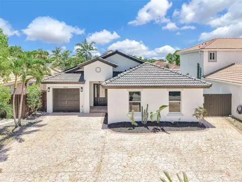 7868 NW 194th St, Hialeah, FL 33015