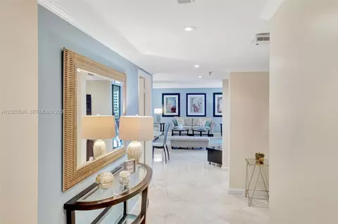 520 Brickell Key Dr #A914, Miami, FL 33131