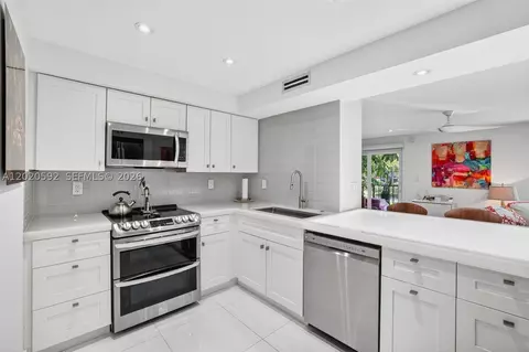 3909 N Ocean Blvd #107, Fort Lauderdale, FL 33308