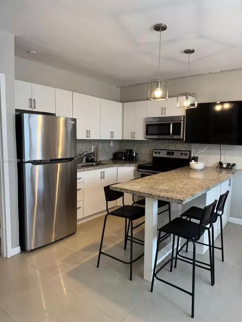6767 Indian Creek Dr #11, Miami Beach, FL 33141