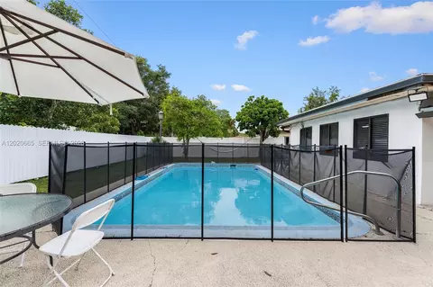 4700 NW 1st Ct, Plantation, FL 33317