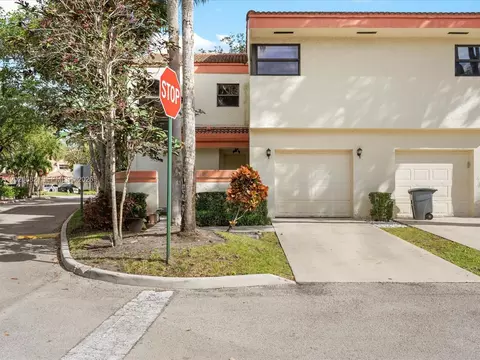 3400 Emerald Oaks Dr #801, Hollywood, FL 33021