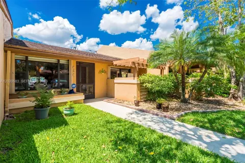 828 NW 79th Ter, Plantation, FL 33324