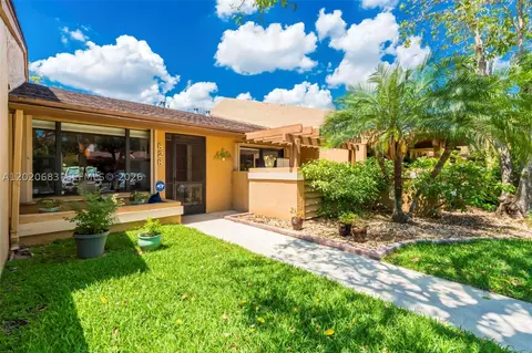 828 NW 79th Ter, Plantation, FL 33324