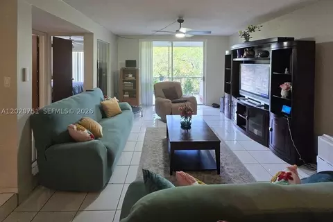 3660 Inverrary Dr #3T, Lauderhill, FL 33319