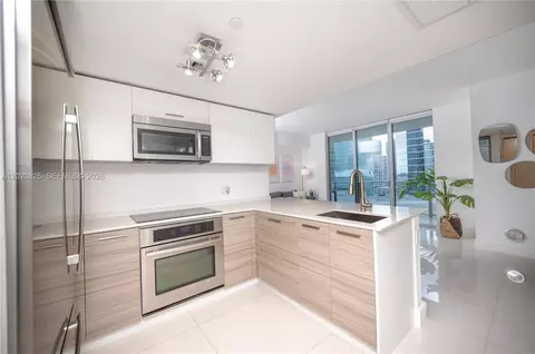 1300 Brickell Bay Dr #1601, Miami, FL 33131