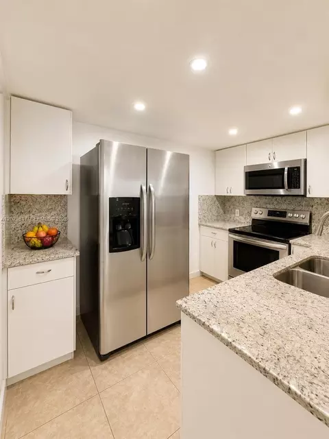 1460 NE 169th St #108, North Miami Beach, FL 33162