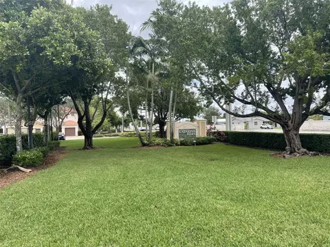8835 S Isles Cir, Tamarac, FL 33321