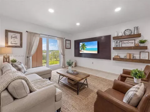 Living - 440 E 23rd St #1405, Hialeah, FL 33013 photo 1 of 3
