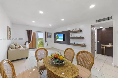 Dining - 440 E 23rd St #1405, Hialeah, FL 33013 photo 2 of 3