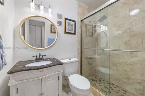 Bath - 440 E 23rd St #1405, Hialeah, FL 33013 photo 2 of 3