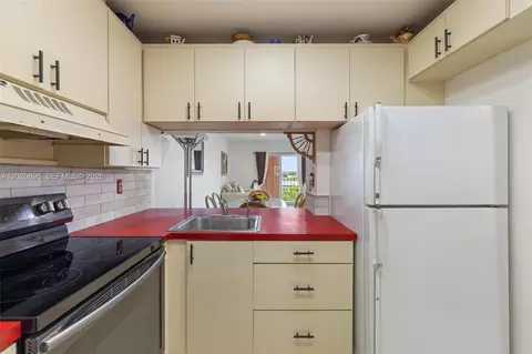 Kitchen - 440 E 23rd St #1405, Hialeah, FL 33013 photo 1 of 1