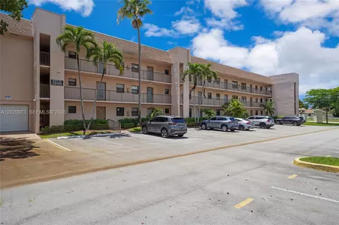 10466 Sunrise Lakes Blvd #107, Sunrise, FL 33322