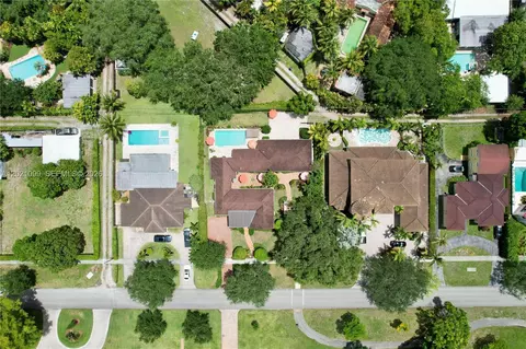 View/Area - 37 Deer Run, Miami Springs, FL 33166 photo 2 of 3