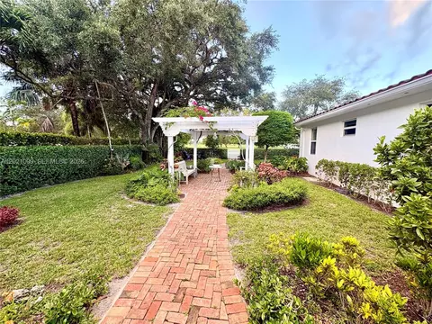 Exterior - 37 Deer Run, Miami Springs, FL 33166 photo 18 of 19