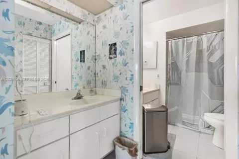 Bath - Undisclosed, Hialeah, FL 33015 photo 2 of 2