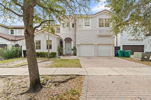8968 NW 180th Ter, Hialeah, FL 33018